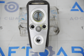 Lincoln MKZ 13-20 Air Conditioner Heater Valve