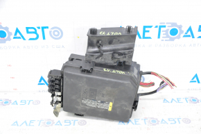 Chevrolet Volt 16 underhood fuse box - cover is broken