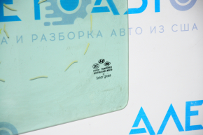 Glass of the rear left door Hyundai Sonata 11-15 scratches