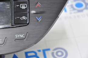 Climate control Toyota Avalon 13-14 3 zones scratch on glass, bump on trim, broken chip and guides