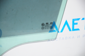 Glass of the front left door Hyundai Azera 12-17 scratches