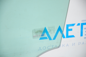 Glass door front left Toyota Camry v40 scratches