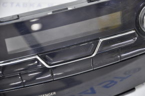 Climate control Nissan Murano z52 15-16 auto scratches, cracks in the button