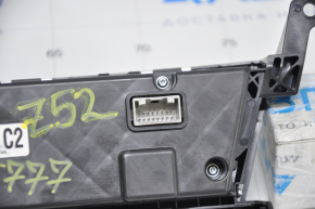 Climate control Nissan Murano z52 15-15 auto scratches, crack in the lining