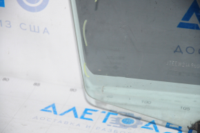 Glass door front right Toyota Highlander 01-07 scratches