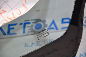 Windshield Nissan Leaf 11-12 air on the edge, sand