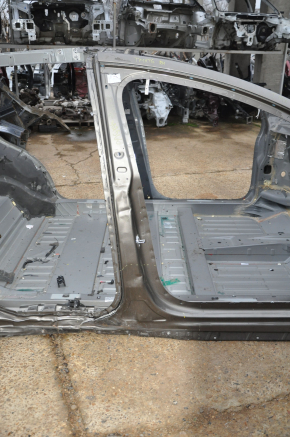 Tesla Model X 16-21 center right body pillar on the body, dented