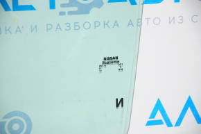 Glass of the rear left door Nissan Leaf 13-17 scratches