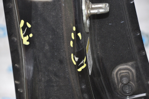 The central right body pillar of Honda HR-V 16-22 is dented, bumps