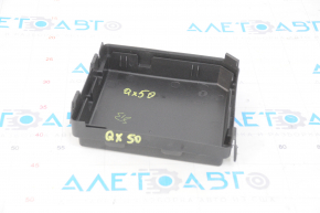 Infiniti QX50 19-20 underhood fuse box cover square