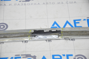 Front bumper grille molding central Toyota Highlander 11-13 chrome, chrome peeled, chrome swelled