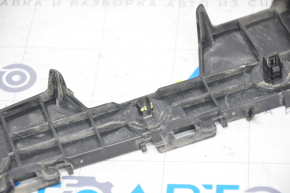 Rear bumper mount center left Toyota Highlander 08-13 breakage of mount