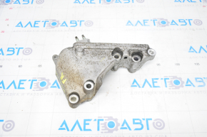 Engine mount bracket right middle Toyota Highlander 11-13 hybrid