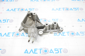 Engine mount bracket right middle Toyota Highlander 11-13 hybrid
