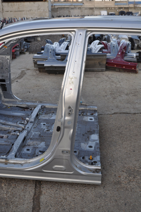 Body pillar central left Toyota Highlander 08-13 on the body