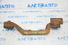 Rear differential bracket of Toyota Highlander 08-13 hybrid gearbox is rusty, silent blocks are torn