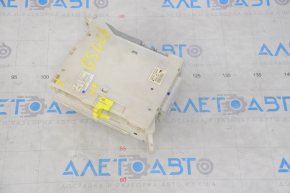 Fuse box in the dashboard Lexus GS450h 06-11