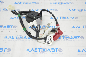 Positive terminal of battery Lexus GS450h 06-11