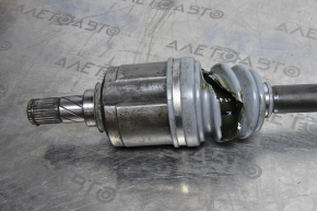 The front right half shaft of a Jeep Compass 11-16 2.0 CVT FWD is short and has a torn boot.