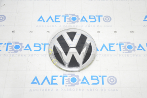 Emblem of radiator grill VW Passat b8 16-19 USA under radar cracks in glass, chrome peeled off