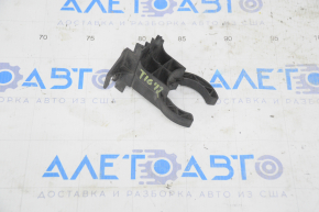 Fastening of the neck of the washer reservoir VW Tiguan 09-17