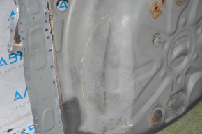 The trunk trough of Toyota Prius 30 10-15 is dented