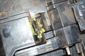 Lexus ES350 13-18 underhood fuse box missing cover, broken fasteners, cracked housing