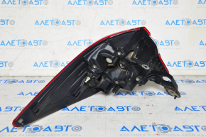 Light outer wing right Subaru Outback 15-19 water damage, chip