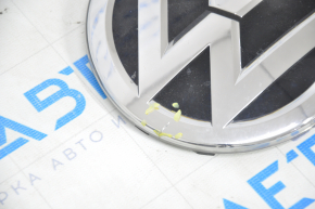 VW Jetta 19-21 radiator grille emblem under distronic cracks in glass
