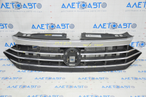 Radiator grill VW Jetta 19-21 without emblem under the radar broken mount, cracks, chrome peeled off, dented