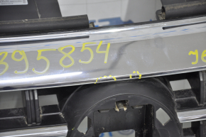 Radiator grill VW Jetta 19-21 without emblem under the radar broken mount, cracks, chrome peeled off, dented