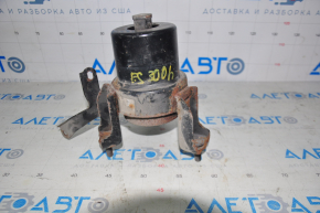 Front engine mount Lexus ES300h 13-18 rusty
