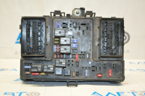 Lincoln MKZ 13-16 hybrid underhood fuse box without cover, cracks on housing, oxidized contact