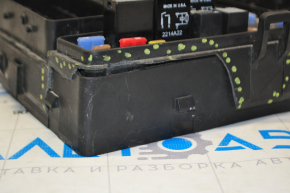 Lincoln MKZ 13-16 hybrid underhood fuse box without cover, cracks on housing, oxidized contact