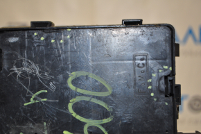 Lincoln MKZ 13-16 hybrid underhood fuse box without cover, cracks on housing, oxidized contact