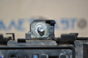 Lincoln MKZ 13-16 hybrid underhood fuse box without cover, cracks on housing, oxidized contact