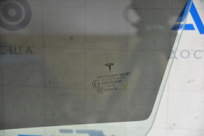 Tesla Model 3 18-20 Front Left Door Glass