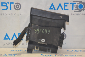 Underhood fuse box VW Passat b8 16-19 USA, broken latch on cover, cover crack