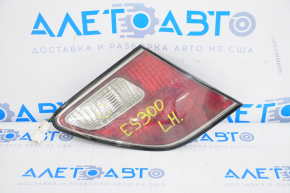 Inner light trunk lid right Lexus ES300 ES330 02-04 cracks, for polishing