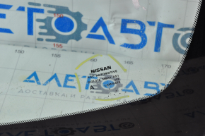 Windshield Nissan Leaf 11-17 sand, bumps, air on the edge