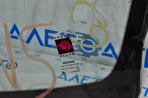 Windshield Nissan Leaf 11-17 sand