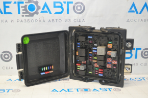 Fuse box under hood front right Cadillac ATS 13-15 2.5 without bottom part, chip on cover