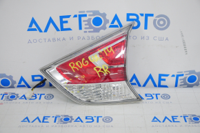 Inner light trunk lid right Nissan Rogue 14-16 cracks, need polishing