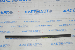 Right bonnet seal Ford Mustang mk6 18 - tear