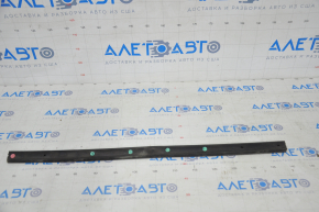 Right bonnet seal Ford Mustang mk6 18 - tear