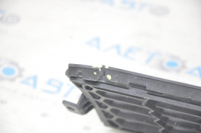 Lower grille of the front bumper central Jeep Renegade 15-18 prerest, broken fastener, no fragment