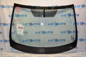 Windshield Nissan Rogue 14-18 sand, chips, air along the edge from below