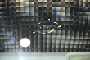 Subaru Outback 10-12 usa windshield sand, bumps, air at the top along the edge