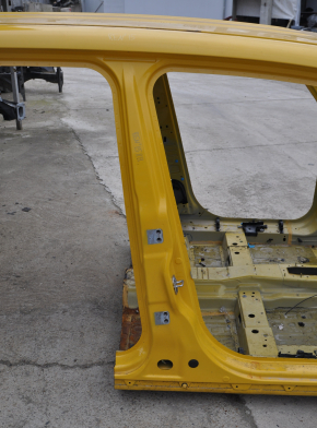 Body pillar central right Jeep Renegade 15- on the body
