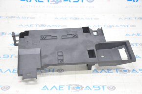 Fastening the trim panel of the front passenger footwell BMW i3 14-20